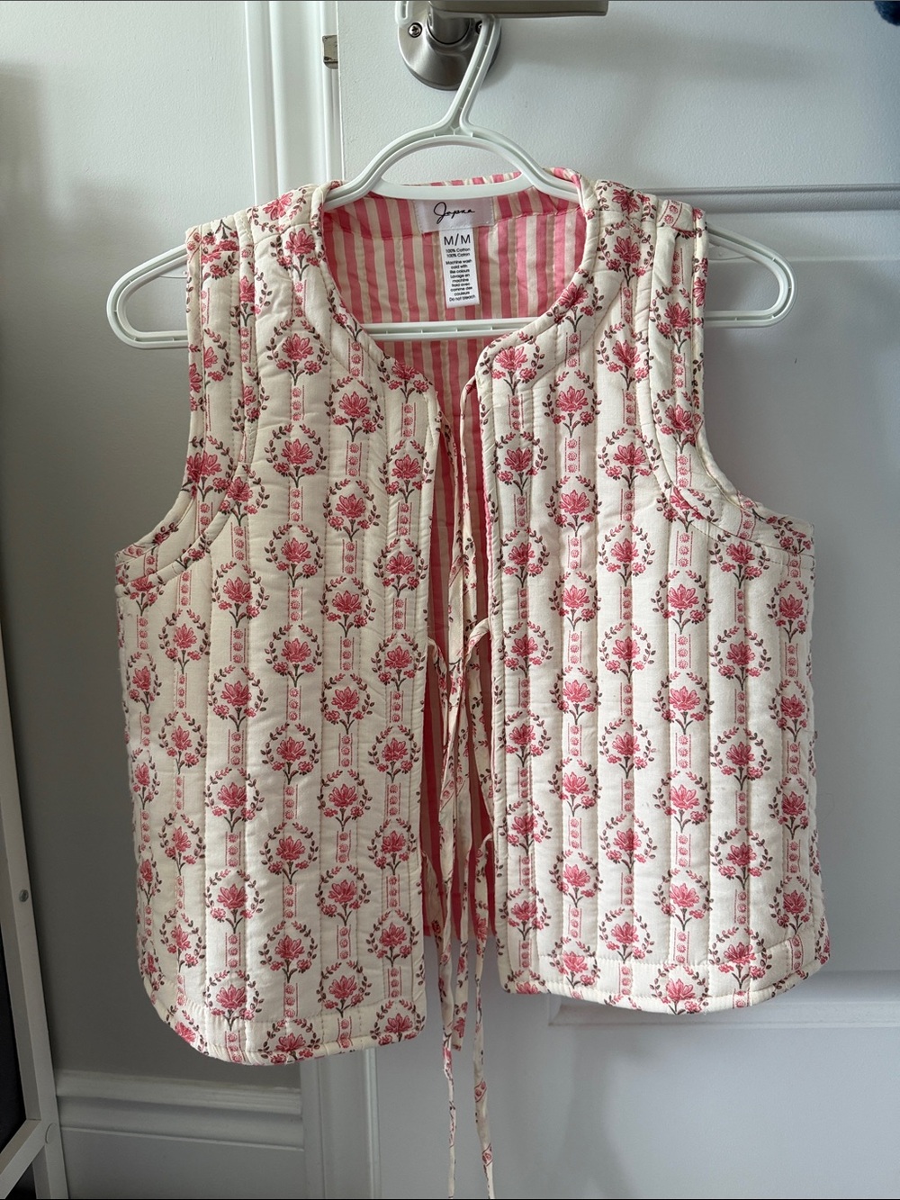 Scandinavian Quilted Floral Tie-Front Vest - Pink on Cream